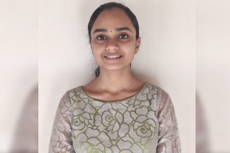 Rs 3 Crore Chicago University Scholarship for Swetha Swaminathan, Erode Swetha Swaminathan, சிகாகோ பல்கலைகழக்கத்தின் ரூபாய் 3 கோடிக்கு உதவித்தொகை பெறும் ஸ்வேதா சுவாமிநாதன்