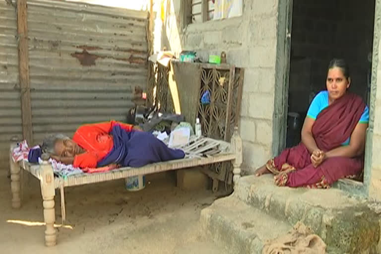 Old women worried about pension in Khammam