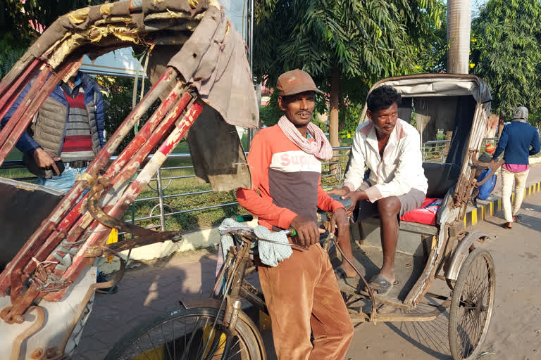 Rickshaw pullers facing problem as people riding toto and auto more