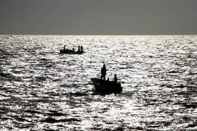 Boat sinks