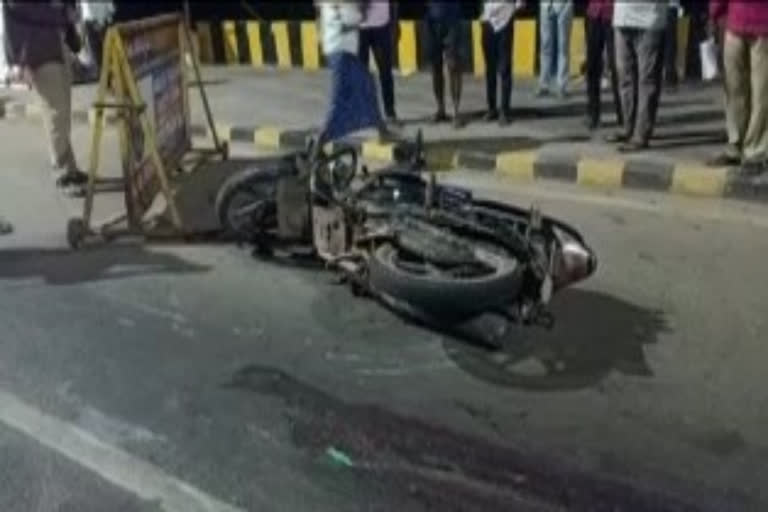 student died in road accident in guntur