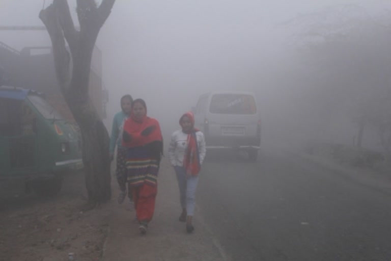 Cold wave grips Telangana, temperature plumpets below 10 degrees