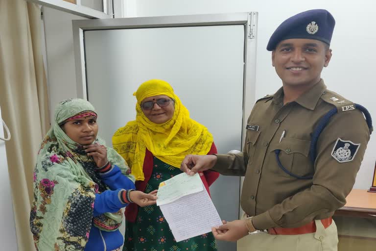 Woman rewarded Bhopal police