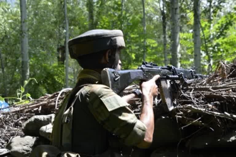 Encounter in Anantnag  militants and security forces  kashmir latest news  അനന്ത്നാഗിൽ ഏറ്റുമുട്ടല്‍  ഒരു തീവ്രവാദി കൊല്ലപ്പെട്ടു  സുരക്ഷാ സേനയുമായുള്ള ഏറ്റുമുട്ടൽ  സൈന്യം തിരിച്ചടിച്ചു ഭീകരൻ കൊല്ലപ്പെട്ടു