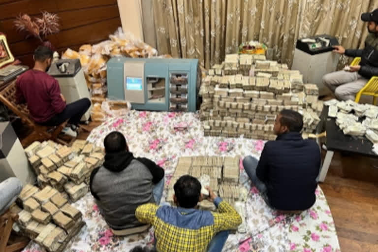 I-T raid at premises of two UP businessmen  perfume trader Piyush Jain in Kanpur  150 crore tax evasion in UP  Income tax raid in UP  Crores detected in UP income tax raid  വ്യവസായികളുടെ സ്ഥാപനങ്ങളിൽ ഇൻകം ടാക്‌സ് റെയ്‌ഡ്  ഉത്തർപ്രദേശിൽ ആദായ നികുതി റെയ്‌ഡ്  നികുതി തട്ടിപ്പ്