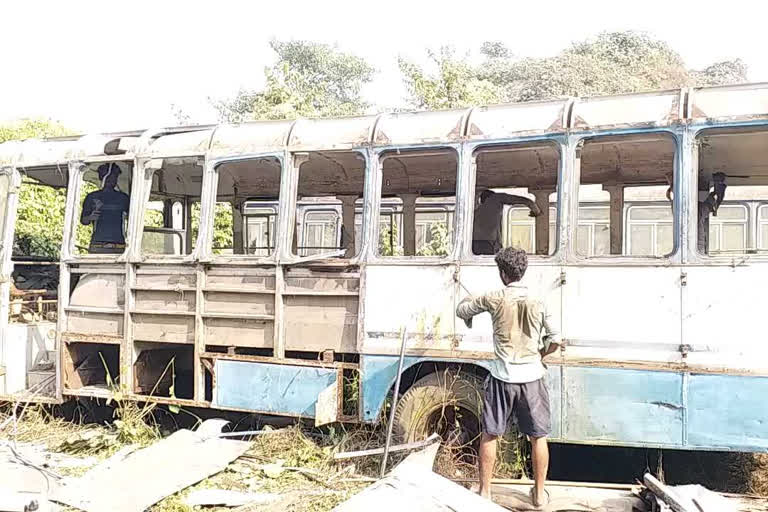 परिवहन विभाग की गाड़ियों की नीलामी