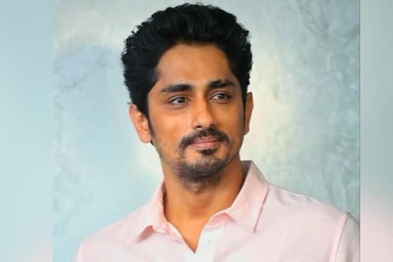 Siddharth Slams Politicians