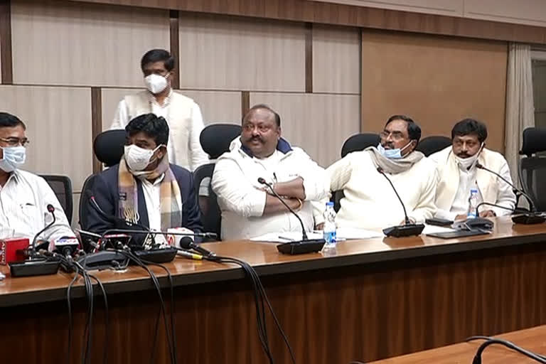 TRS Ministers and MPs on paddy procurement in telangana at Delhi