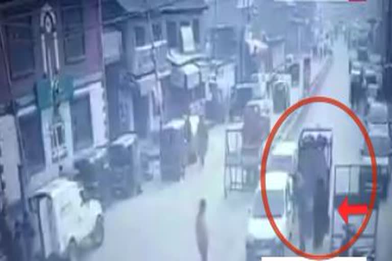 cop-injured-after-hit-by-auto-in-srinagar-succumbs