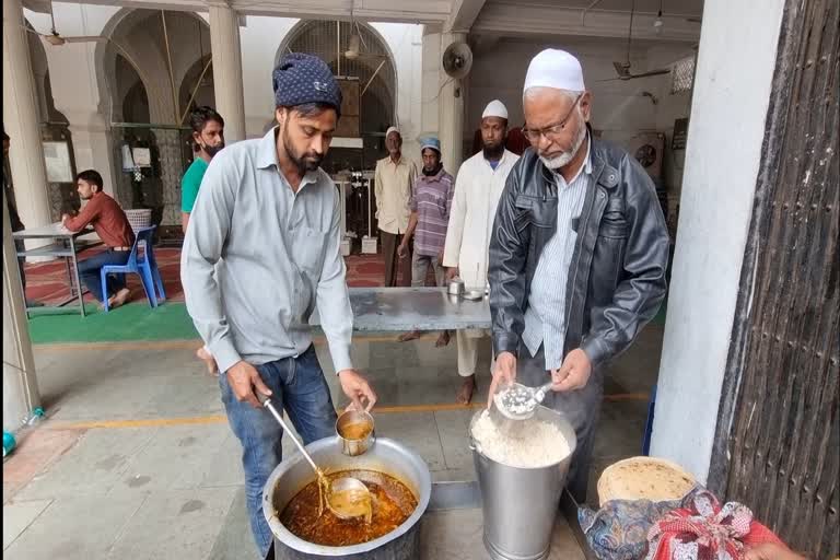 اورنگ آباد کی مسجد جمیل بیگ، جہاں روزانہ مفت کھانا دیا جاتا ہے