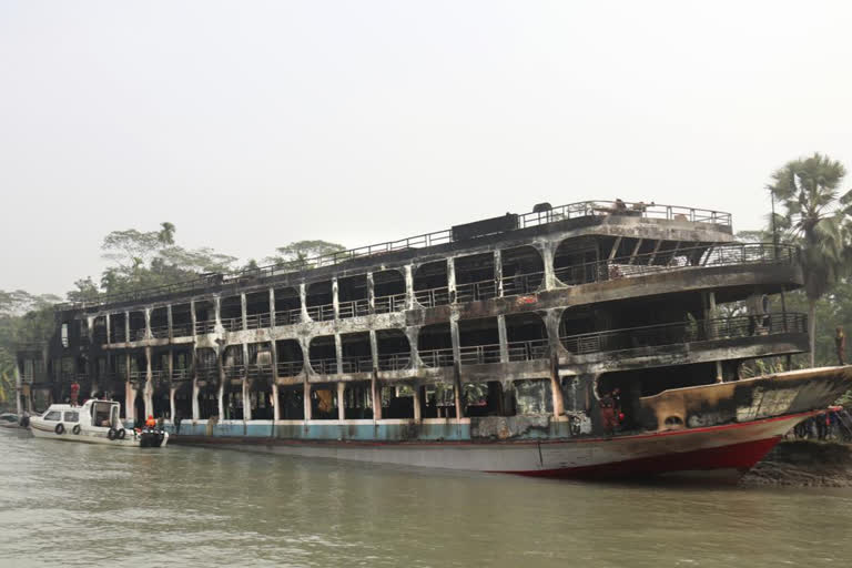 fire breaks out aboard packed ferry in Bangladesh  Bangladesh news  Fire caught in Ferry in bangladesh  ബംഗ്ലാദേശിൽ യാത്രാബോട്ടിന് തീപിടിച്ചു  സുഗന്ധ നദിയിൽ ബോട്ടിന് തീപിടിച്ചു