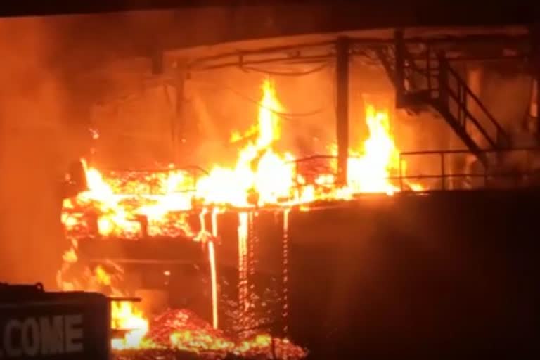 Fire Accident in Visakhapatnam: ଷ୍ଟିଲପ୍ଲାଣ୍ଟରେ ଭୟାବହ ଅଗ୍ନିକାଣ୍ଡ, ଜଳିଗଲା ୨ ଟ୍ରକ