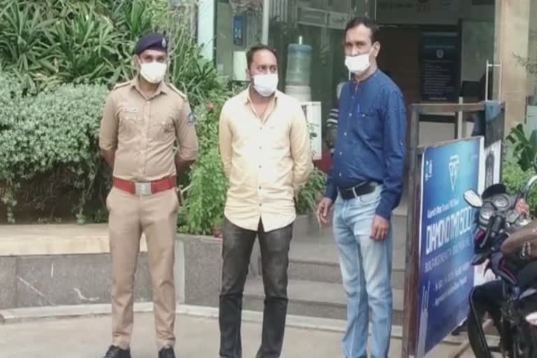 Fraud Case in Ahmedabad : આનંદનગર પોલીસે બિલ્ડર મિહિર દેસાઈની 40 લાખના છેતરપિંડી ગુનામાં ધરપકડ કરી