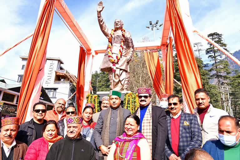 statue of former PM Vajpayee