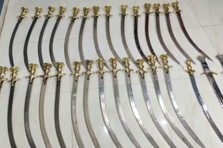 Nashik: 30 swords seized from Mominpur of Malegaon, two arrested
