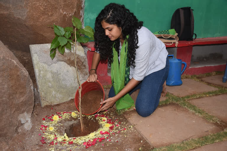 Faria Abdullah: మొక్కలు నాటిన జాతిరత్నాలు ఫేమ్​ ఫరియా అబ్దుల్లా