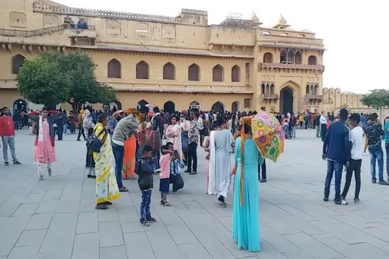 Crowd at tourist places in Jaipur on Christmas