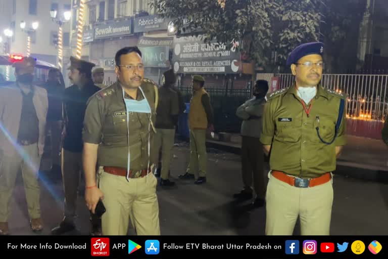 नाइट कर्फ्यू को लेकर सख्त यूपी पुलिस