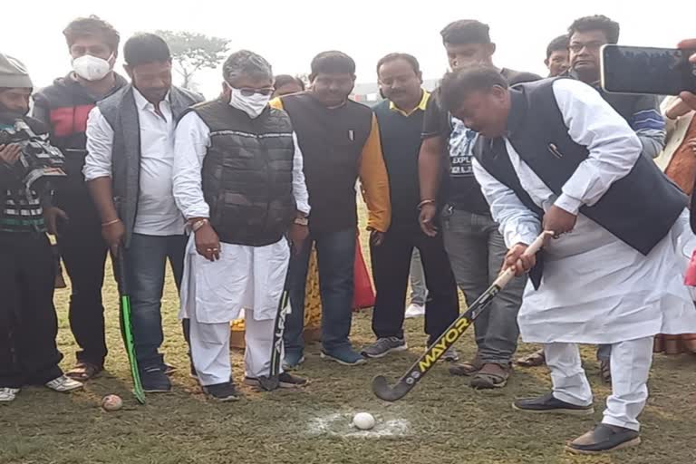 Minister Becharam Manna encourages playing