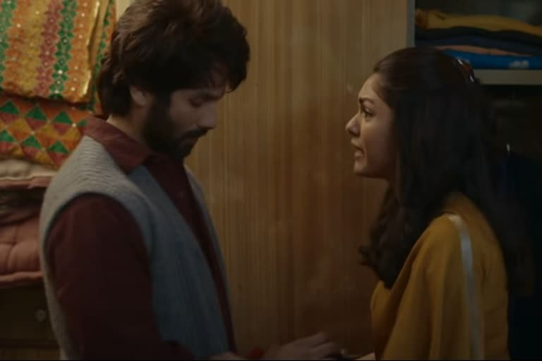 shahid kapoor mrunal thakur slapping scene in jersey