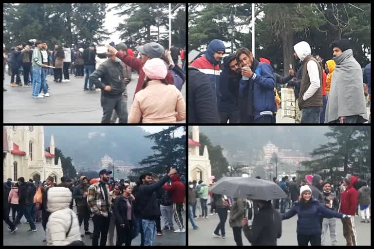 Tourists enjoying snowfall in shimla