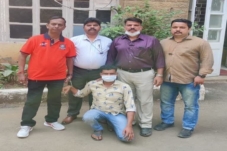 drug smuggler mumbai arrested