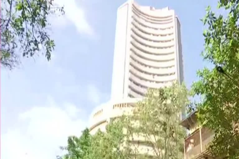 Sensex slumps  Equity benchmark  business news  ഒമിക്രോണ്‍ ഭിതിയില്‍ ഇന്ത്യന്‍ ഓഹരി വിപണി  സെന്‍സെക്സ് ഇടിഞ്ഞു  Nifty drops  Equity benchmark Sensex tanked