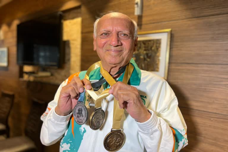 National Masters Athletics In Varanasi: સુરતના 92 વર્ષીય દાદા નેશનલ માસ્ટર્સ એથ્લેટીક્સમાં 2 ગોલ્ડ અને 1 સિલ્વર મેડલ જીત્યા