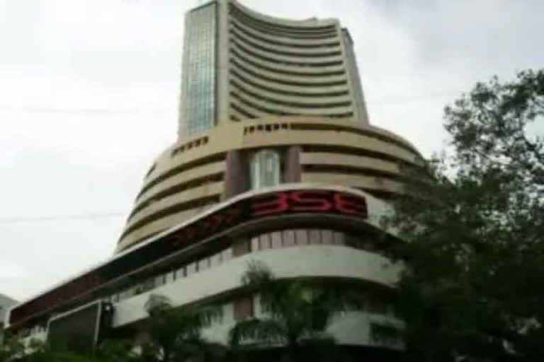 Sensex slumps over 400 pts in early trade; Nifty drops below 16,900