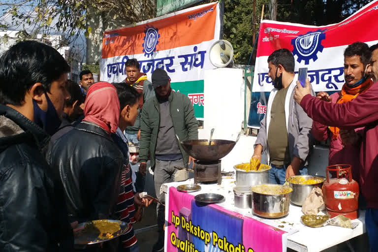 HP company employees frying pakoda