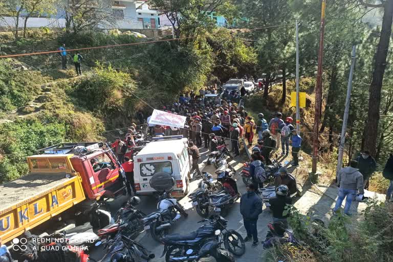 Villagers jam Chopta-Gopeshwar highway