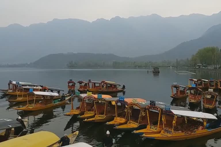 Record Tourist Arrivals In kashmir: جموں و کشمیر میں سیاحوں کی تعداد گزشتہ سات برسوں میں سب سے زیادہ