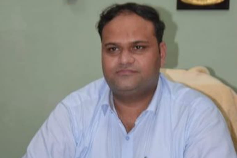 jabalpur collector will not take salary of this month