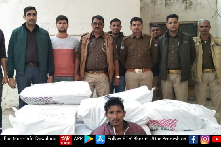 मुखबिर की सूचना पर पुलिस ने पकड़ा गांजे से लदा ट्रक