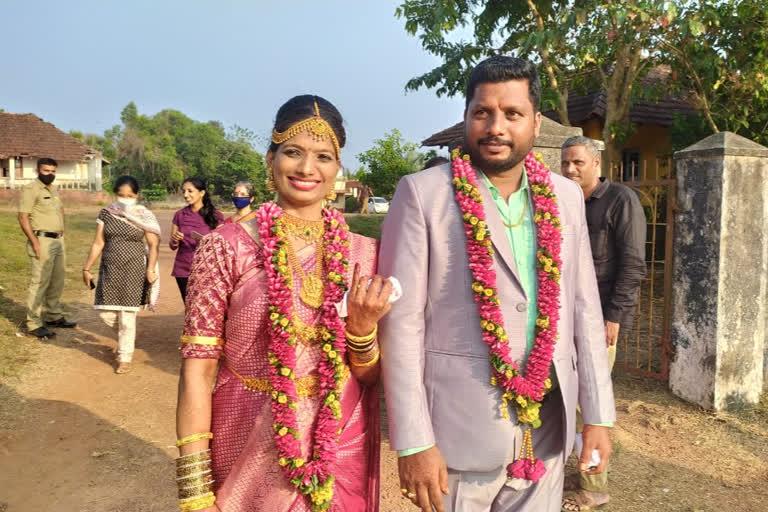 bride casts her vote in municipal corporation election in mangaluru