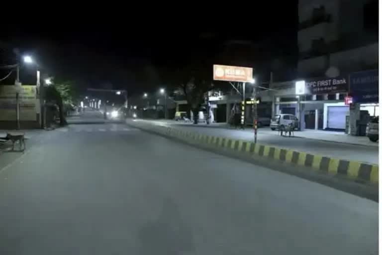 first night of night curfew in delhi
