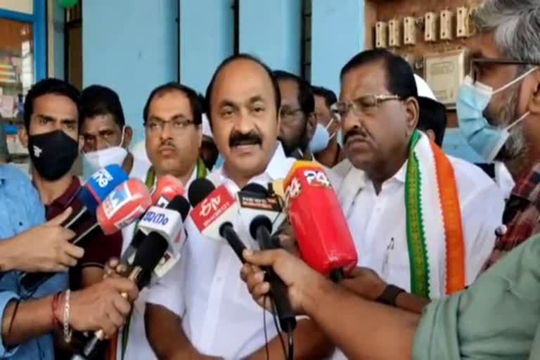 VD Satheesan about Shashi Tharoor on K-rail project  Opposition leader VD Satheesan on K-rail issue  Shashi Tharoor stand with congress on K-rail issue  കെ-റെയിൽ വിഷയത്തിൽ പ്രതിപക്ഷ നേതാവ്  ശശി തരൂരിനെ പിന്തുണച്ച് വിഡി സതീശൻ  കെ-റെയിലിൽ ശശി തരൂർ യുഡിഎഫ് നിലപാടിനൊപ്പം