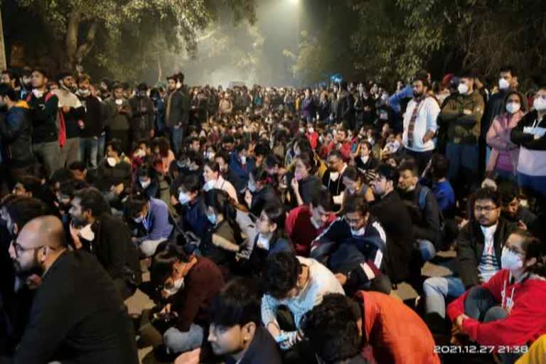 NEET PG exam: Delhi doctors take to street, call for complete strike after police action