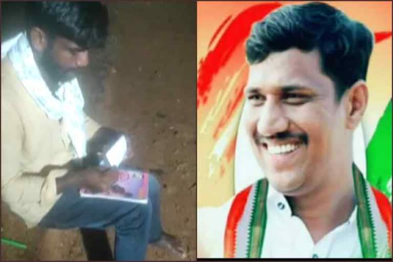 A fan carrying a special exvoto for his leader victory in chitradurga