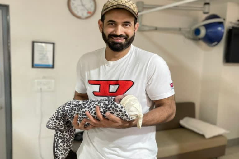 irfan pathan blessod with boy, irfans son, ఇర్ఫాన్ పఠాన్ సులేమాన్ ఖాన్, ఇర్ఫాన్ పఠాన్​కు పుత్రోత్సాహం