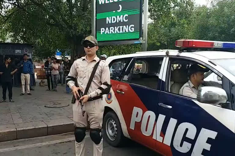 violating night curfew in delhi