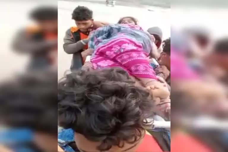 Relatives carried Pregnant Woman on shoulder