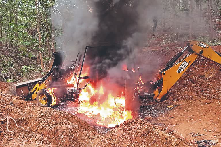 naxal-incident-in-chaibasa-goilkera-police-station-forest-department-staff-shot-dead