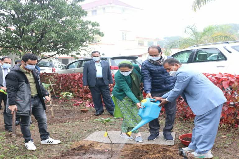 CM Shivraj Singh on Pachmarhi tour along with family