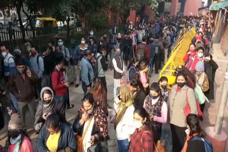 crowd at metro station delhi