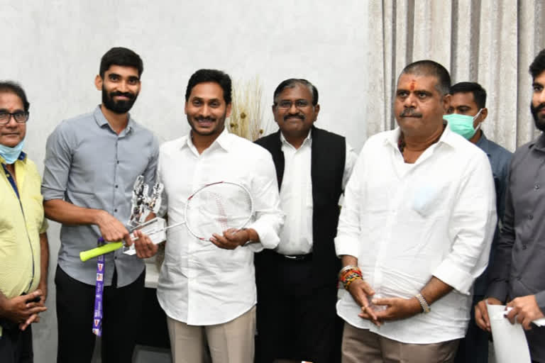 Kidambi Srikanth meets cm jagan