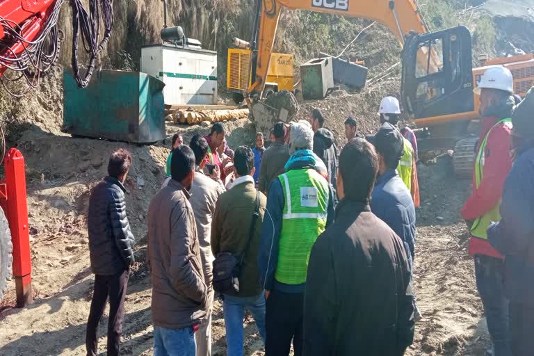 villagers-stopped-construction-of-lave-tunnel-in-srikot