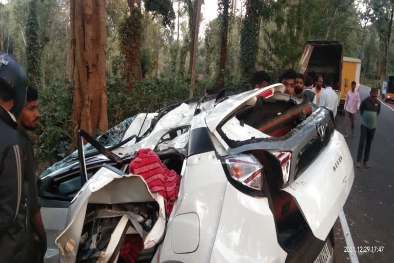 one dies another one person seriously injured in accident at chikmagalur