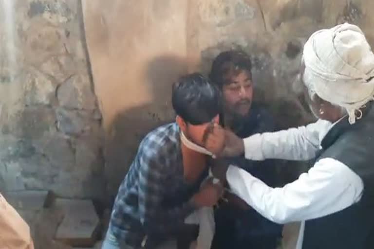 Thieves beaten up in Churu