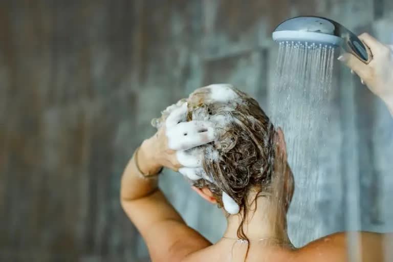 CLARIFYING SHAMPOO : ક્લેરિફાઈંગ શેમ્પૂથી વાળની ​​ઘણી સમસ્યાઓ દૂર થઈ શકે છે